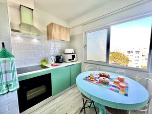 Fridge, microwave, oven, coffee/tea maker - PORTIMÃO CENTRAL TOWN 1 by HOMING (Portimão)