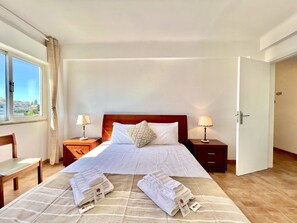 4 bedrooms, iron/ironing board, free WiFi, bed sheets - PORTIMÃO CENTRAL TOWN 1 by HOMING (Portimão)