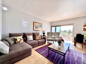 TV - LAGOS SUN & BEACH APARTMENT by HOMING (Lagos)