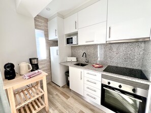 Fridge, microwave, oven, coffee/tea maker - VILAMOURA DESIGN 2 by HOMING (Vilamoura)