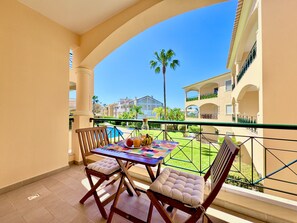 Outdoor dining - VILAMOURA BEACH VILLAGE 1 WITH POOL by HOMING (Vilamoura)