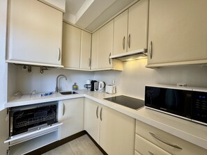 Fridge, microwave, coffee/tea maker, electric kettle - VILAMOURA MARINA VIEW 2 by HOMING (Vilamoura)