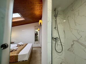 Douche, sèche-cheveux, serviettes fournies