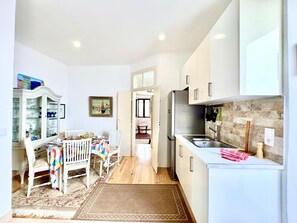 Fridge, microwave, oven, coffee/tea maker - PORTIMÃO DOWNTOWN by HOMING (Portimão)