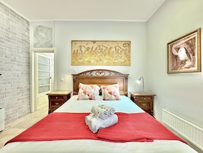 Iron/ironing board, free WiFi, bed sheets