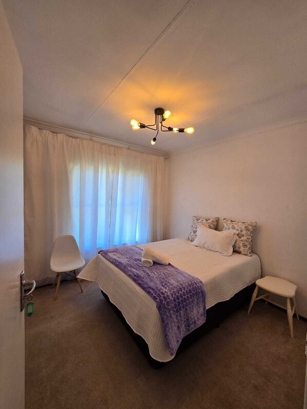 3 slaapkamers, een strijkplank/strijkijzer, wifi, beddengoed