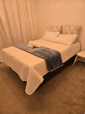 3 chambres, fer et planche à repasser, Wi-Fi, draps fournis