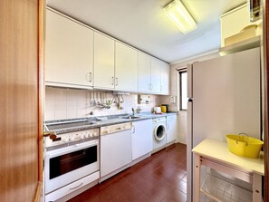Fridge, microwave, oven, dishwasher