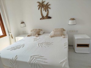 5 bedrooms, iron/ironing board, free WiFi, bed sheets