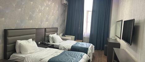 Luxury-Zweibettzimmer, Blick auf den Innenhof