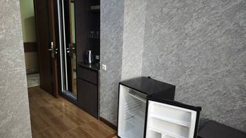 Luxury-Suite, Blick auf den Innenhof | Zimmersafe, Schreibtisch, Verdunkelungsvorhänge, kostenloses WLAN