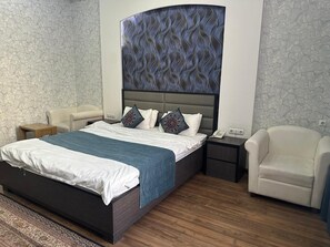 Luxury Suite, Courtyard View