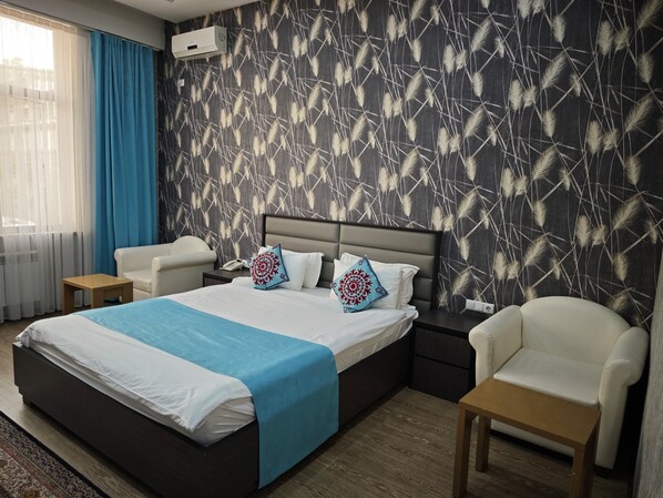 Luxury Suite, Courtyard View