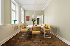 Superior Apartment | Dining room - Royal Neighbors - 4 bedrooms - 2 bathrooms (Copenhagen)