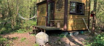 Noddfa (refuge/sanctuary) off-grid woodland retreat near ediculture community