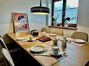 Apartment, 2 Bedrooms, Mountain View | Private kitchen | Full-size fridge, microwave, oven, stovetop