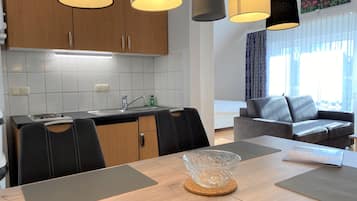 Studio, 1 Queen-Bett, Nichtraucher, Küche | Eigene Küche | Kühlschrank, Mikrowelle, Wasserkocher mit Kaffee-/Teezubehör