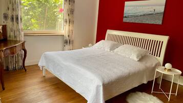 3 sovrum, skrivbord, strykjÀrn/strykbrÀda och wi-fi