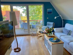 TV, fireplace, DVD player, stereo - Holiday Home 'Kuschel-Muschel' with Sea View, Private Terrace and Wi-Fi (Scharbeutz)