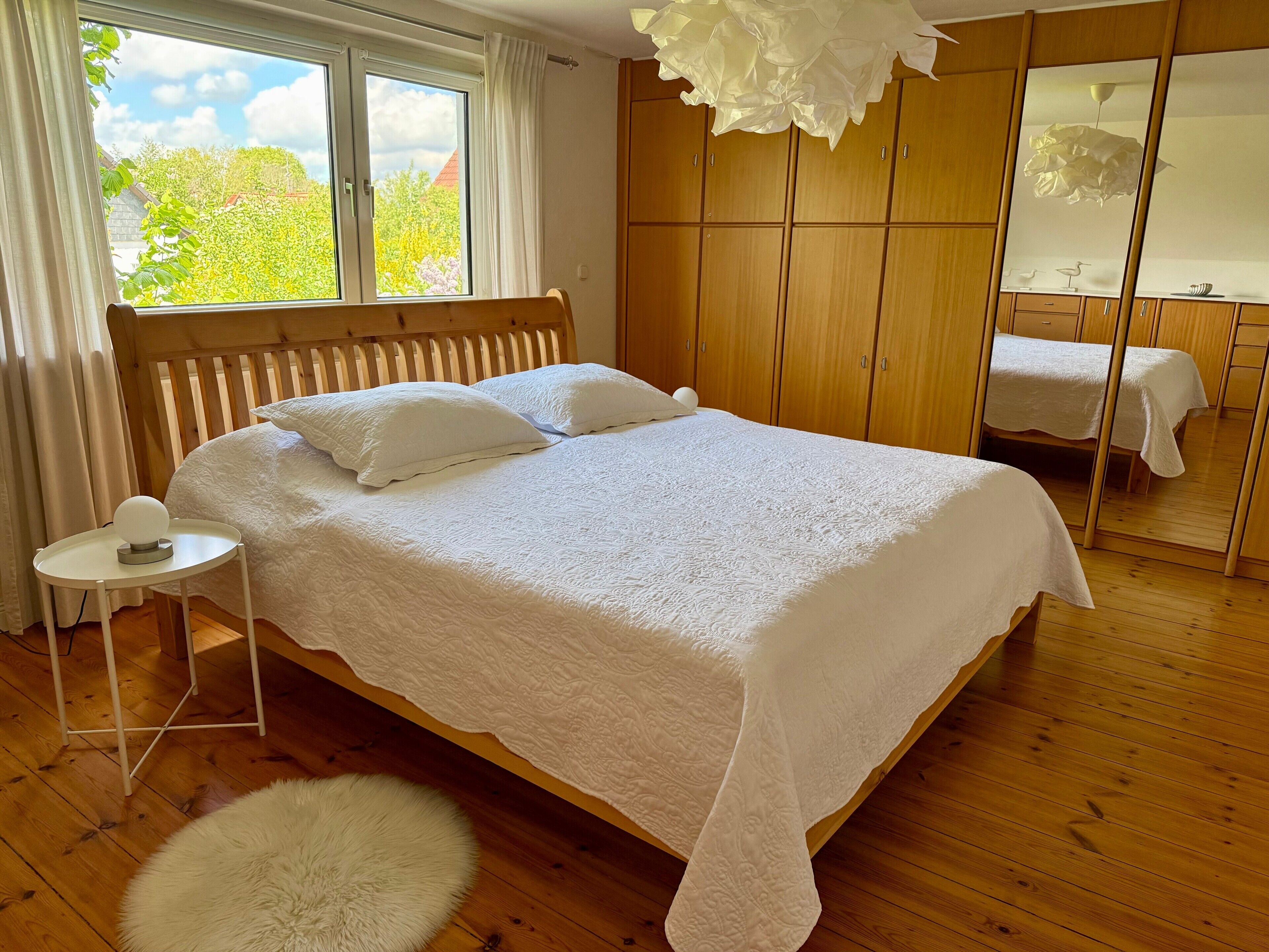 3 Schlafzimmer, Schreibtisch, Bügeleisen/Bügelbrett, WLAN