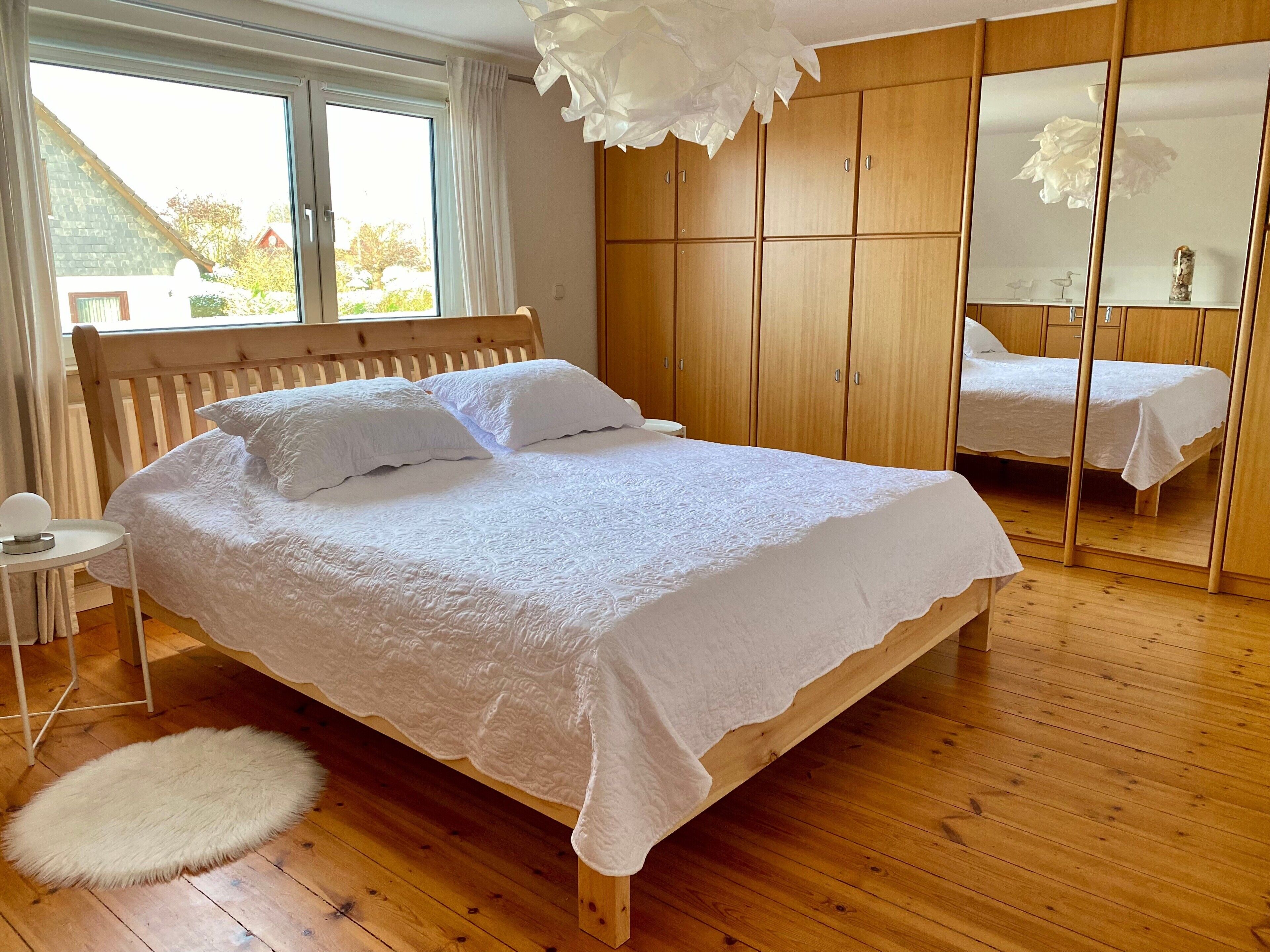 3 Schlafzimmer, Schreibtisch, Bügeleisen/Bügelbrett, WLAN