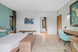 3 bedrooms, desk, iron/ironing board, WiFi