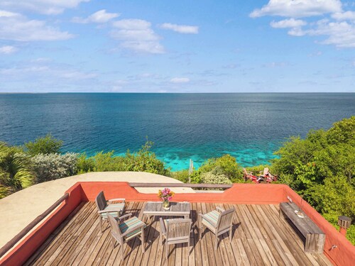 Villa La Brisa with a tropical garden, private pool and spectacular views