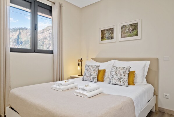 2 bedrooms, iron/ironing board, travel crib, free WiFi