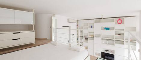 1 chambre, fer et planche Ă repasser