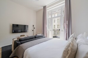 Iron/ironing board, free WiFi, bed sheets - Blueground | Holešovice, balcony, nr Vltava (PRG-55) (Prague)