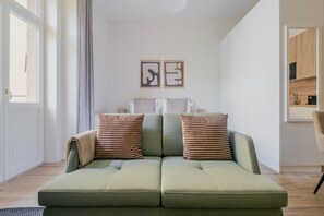 TV - Blueground | Holešovice, balcony, nr Vltava (PRG-61) (Prague)