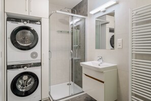 Hair dryer, towels - Blueground | Holešovice, balcony, nr Vltava (PRG-61) (Prague)