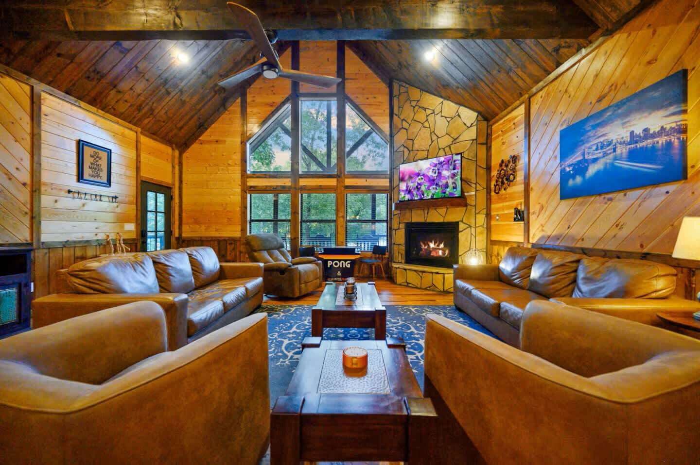 TV, fireplace