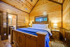 5 bedrooms, iron/ironing board, WiFi, bed sheets