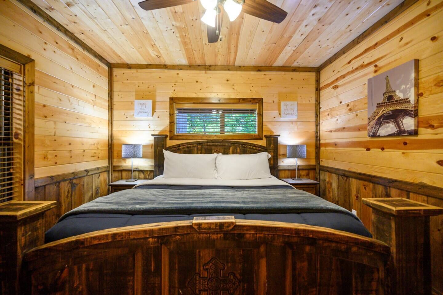 5 bedrooms, iron/ironing board, WiFi, bed sheets