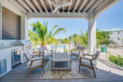 Brand New Luxurious Oceanside Home - Free Dockage until Nov. 30!