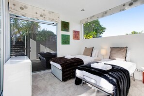 3 bedrooms, desk, iron/ironing board, free WiFi