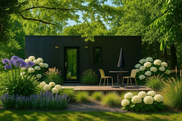 Outdoor dining - Domaine du Mafay - Lodge Broceliane (Bourg-des-Comptes)