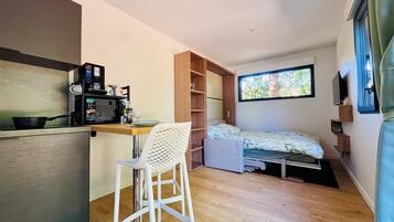 1 bedroom, internet, bed sheets