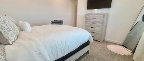 Iron/ironing board, WiFi, bed sheets