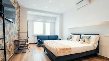 Signature Triple Room, City View | Desk, laptop workspace, free WiFi