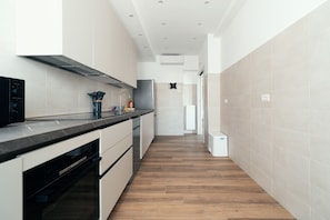 Geladeira, fogão, cooktop, lava-louças