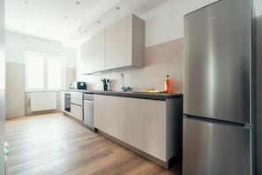 Geladeira, fogão, cooktop, lava-louças