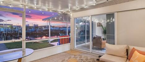 Smart TV, table tennis, books