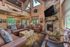 Televisión y chimenea