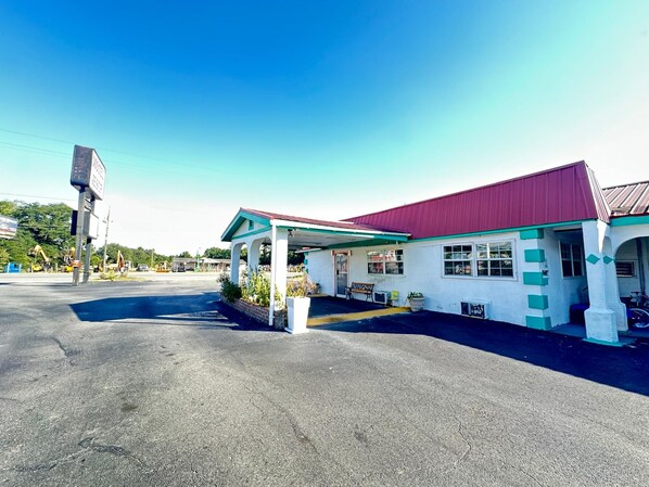 Exterior - Motel Jesup Near US 301 (Jesup)