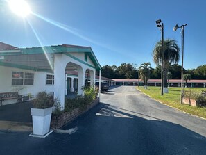 Exterior - Motel Jesup Near US 301 (Jesup)
