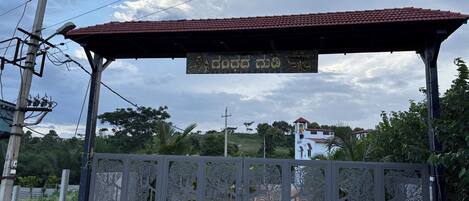 Majoituspaikan sisäänkäynti