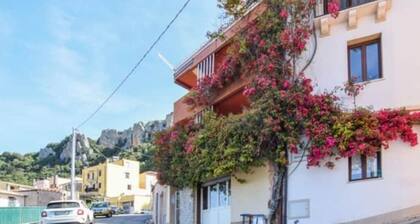 Villafiore. Large bright panoramic sea/mountain apartment 3rd floor.