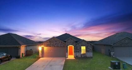 @ Marbella Lane - Amazing 4BR Lakeview Home